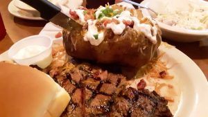 Menyajikan Burger dan BBQ Over-The-Top, Hog Rock Cafe Di Pinggiran Cincinnati Yang Layak Untuk Anda Dikunjungi